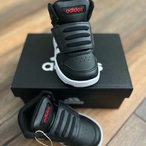 ADIDAS BOYS (Toddler) HOOPS 2.0 MID SNEAKER